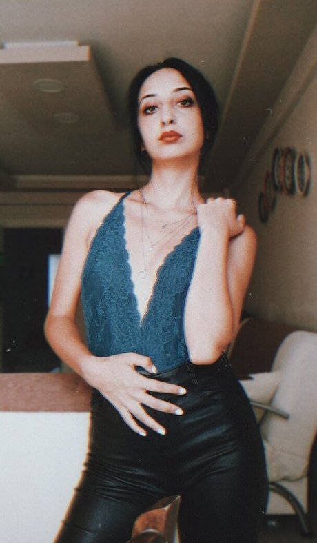 Kizillolita only fans pics