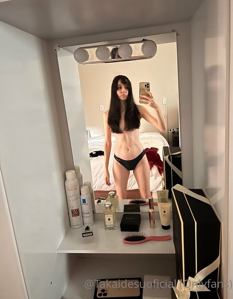 Takai Desu naked onlyfans leak