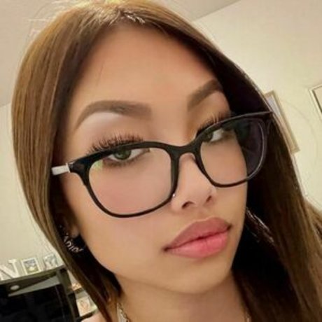 ariabackstage onlyfans striptease