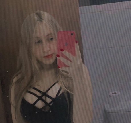 Giihalbino onlyfans model images