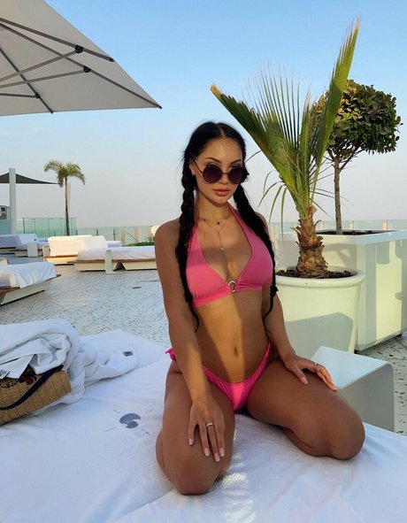 Kristina Azaronak onlyfans leaks porn