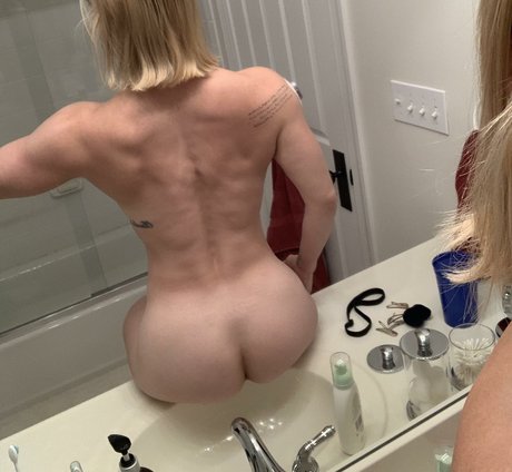 Blonde Fit Babe onlyfans leaked nudes