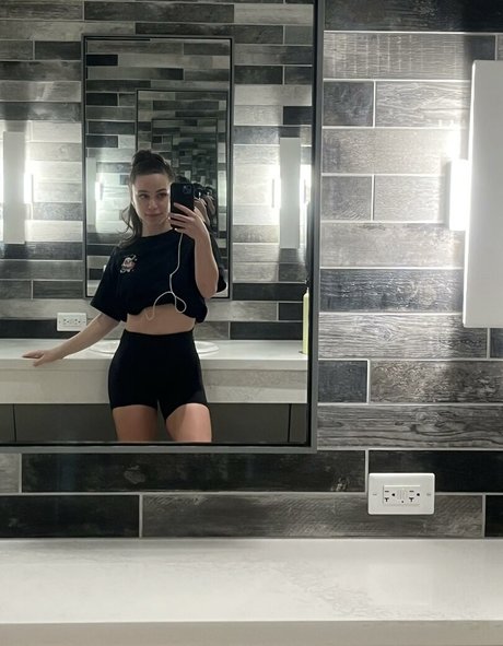 lolamoves onlyfans images