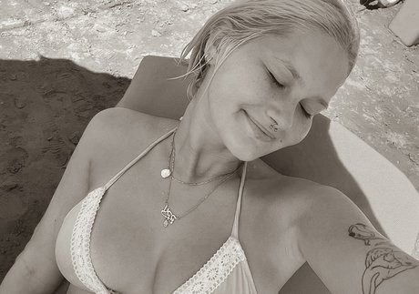 Nikaromm onlyfans ass