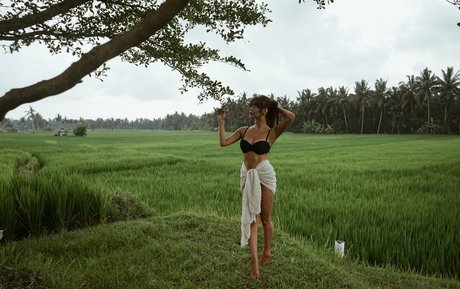 littlebitsoflottie onlyfans leajs