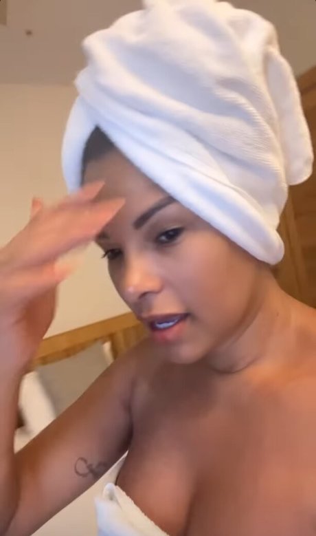 Ariadna Arantes onlyfans ass