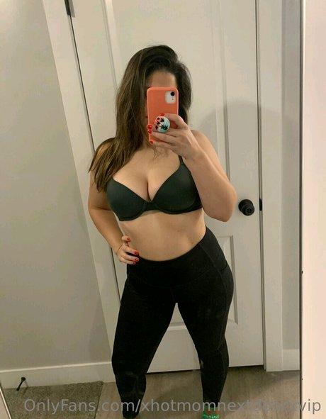 Milf Next Door onlyfans naked pics