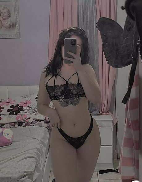 Genesis Cruz onlyfans model images