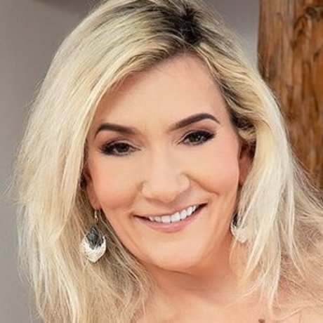 Sandy BigBoobs onlyfans model