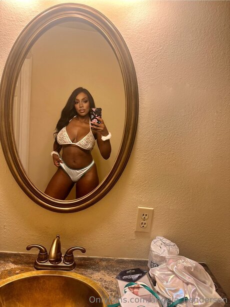 Angela Henderson onlyfans nude photos