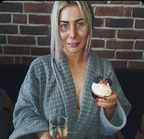 Gail Scott onlyfans leak