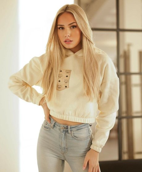 lifewithaliina onlyfans nude pics