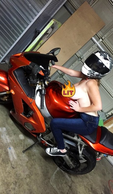 Tittyqueen77 hot onlyfans