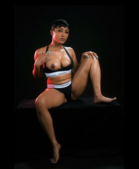 Alyssa Maxwell onlyfans leak nude