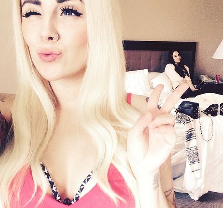 SJ Valenz onlyfans model photos