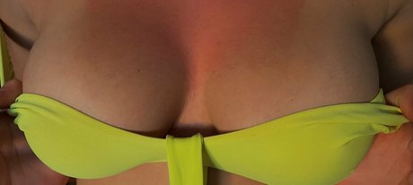 Andrea Rojo RedMil onlyfans nude pics