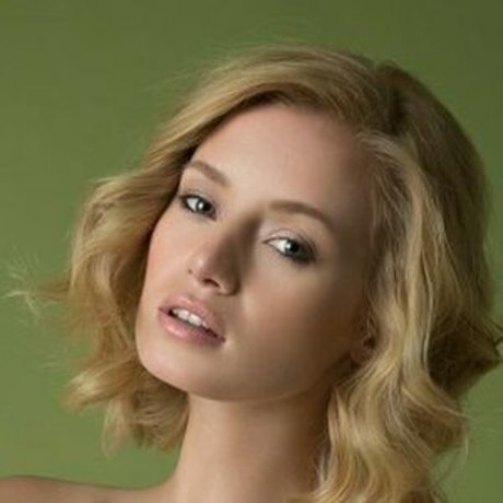 Gabriella Toth onlyfans topless