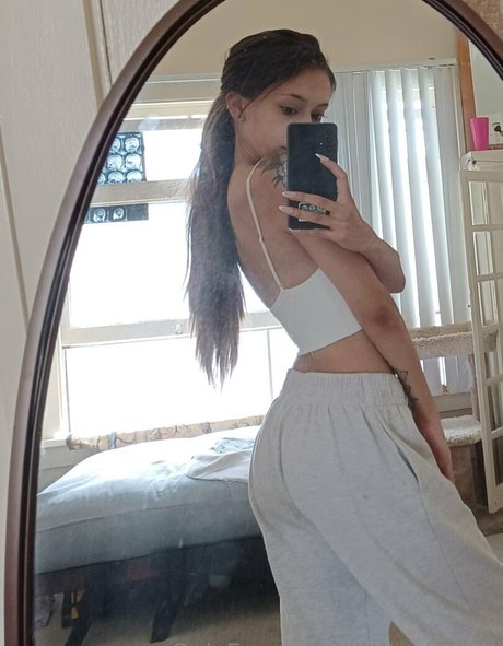 yourlittlemiaof onlyfans leaked pics