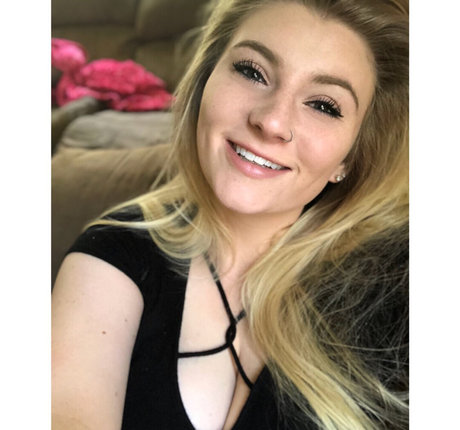 hailey williams22 nude onlyfans leaked