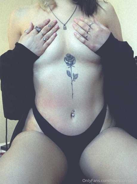 heartcompact onlyfans topless