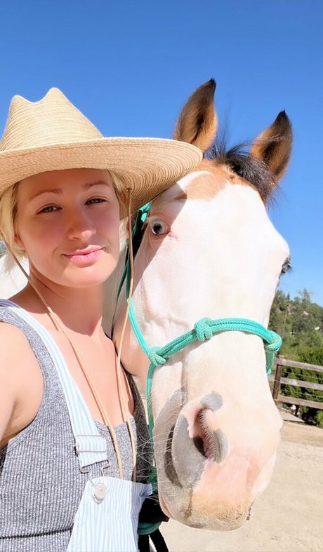 Beth Behrs leaked onlyfans pics