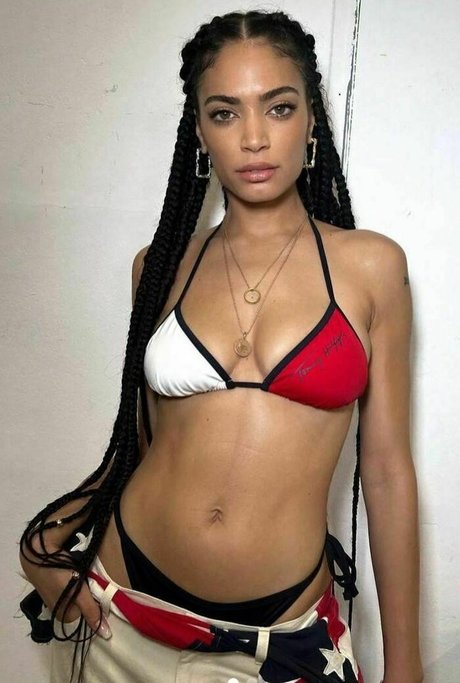 Elodie Di Patrizi onlyfans page