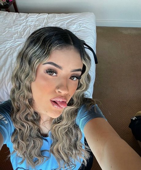 Goldensugaarr onlyfans naked