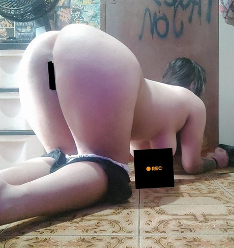 Lara Lepvs onlyfans photo