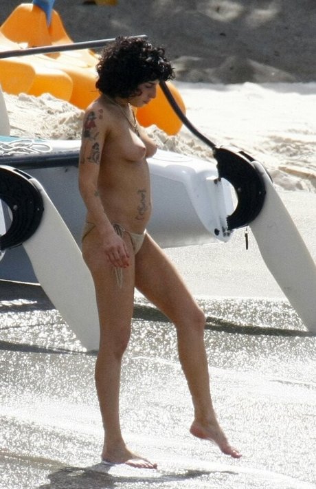 Amy Winehouse hot onlyfans