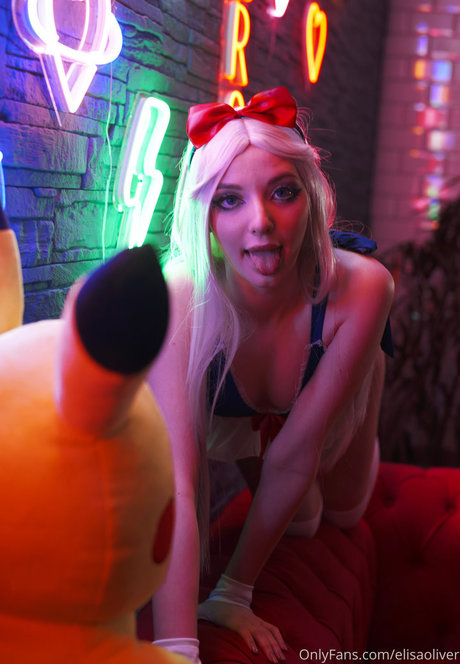 Elisa Oliver topless onlyfans