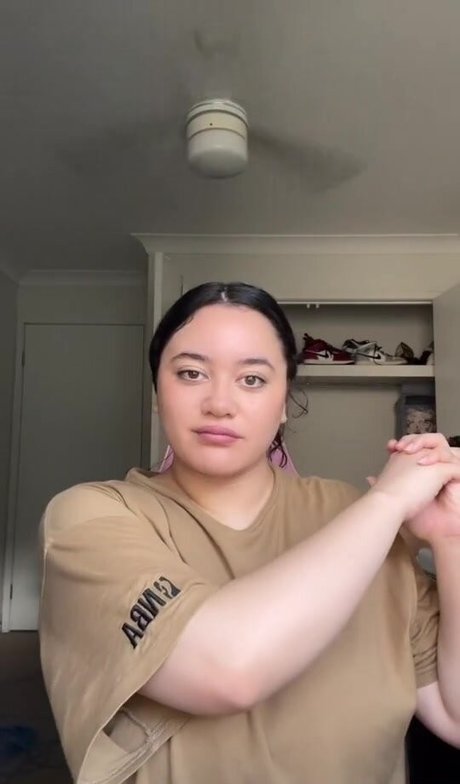 Carragh Mahuika sexy onlyfans