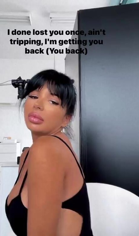 ralucaerr onlyfans strip tease