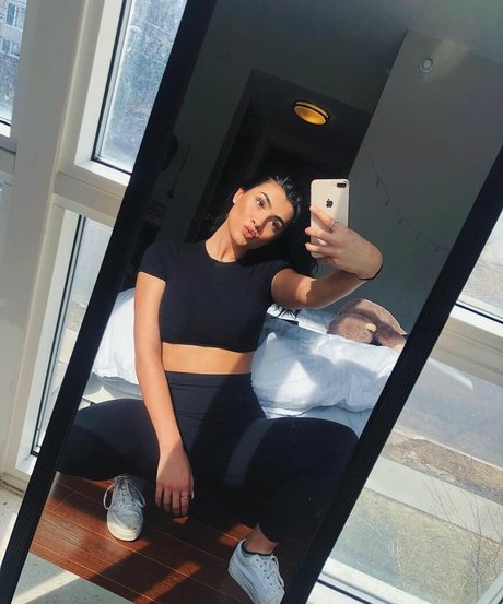 Kylie Manue onlyfans lesk