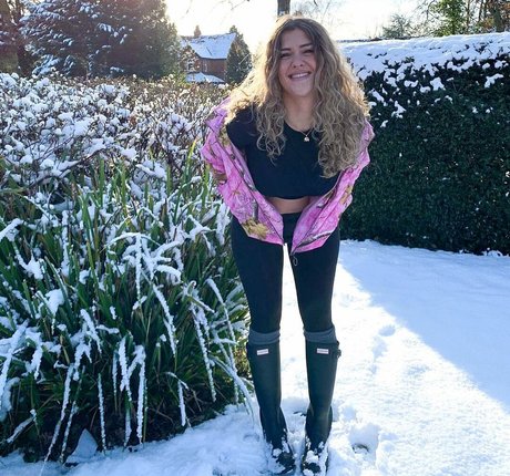 Claudia Valler topless onlyfans