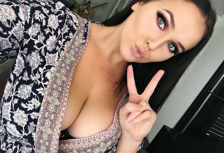 Tayla Cooper onlyfans sexy