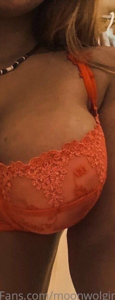 Moon Wolf Girl onlyfans nude pics