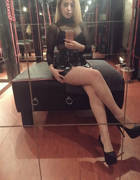 SophiaLarou leaked onlyfans sextape