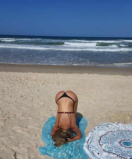 Tahnee Monique onlyfans striptease