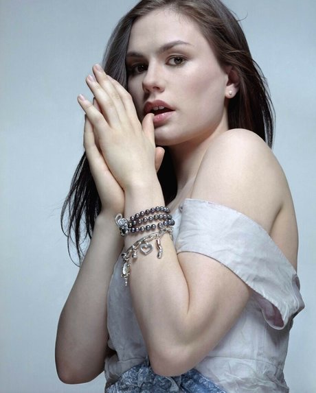 Anna Paquin onlyfans post