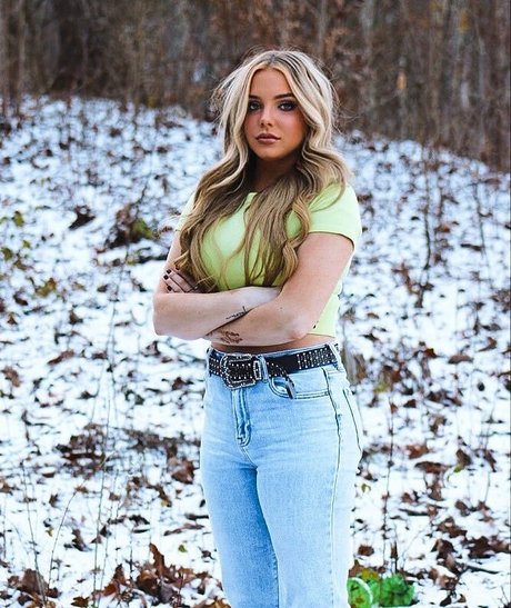 Courtney Baker onlyfans sextape leak