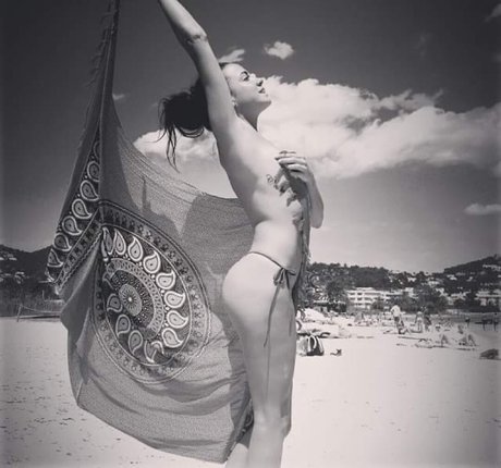 Samira Jalil onlyfans model photo