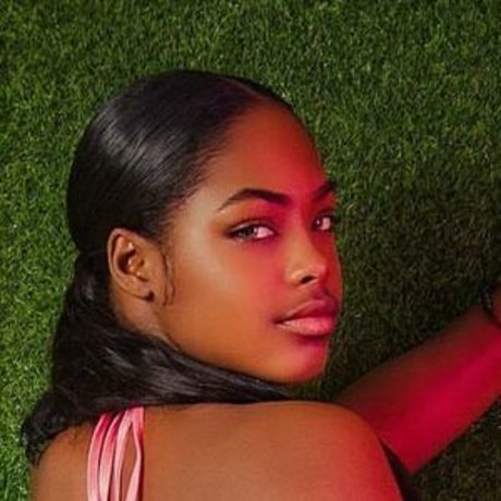 WomenSantana Barbershop onlyfans lean