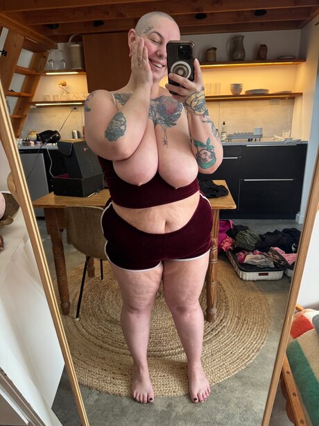 SugarSweetMeat onlyfans strip tease