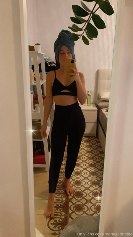 Maria Gabrielita onlyfans leak ass