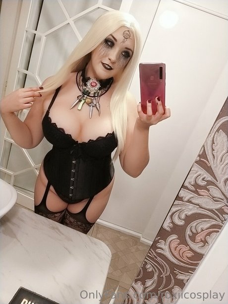 Roxii Cosplay leaked only fans nudes