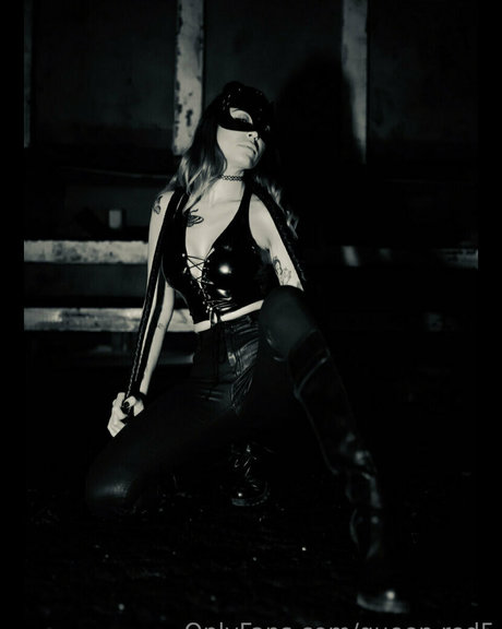 Queen Red onlyfans desnuda