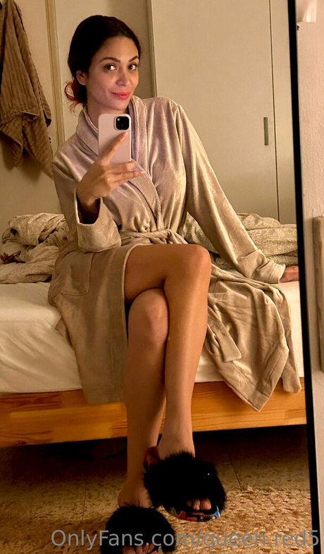 Queen Red tits onlyfans