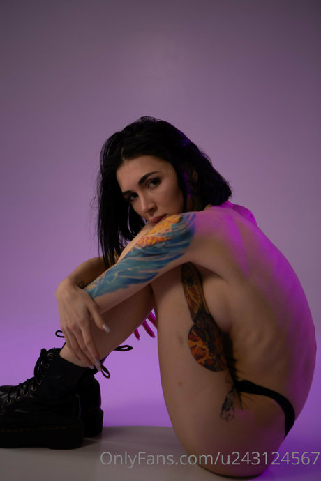 Mika Davis onlyfans leaks naked