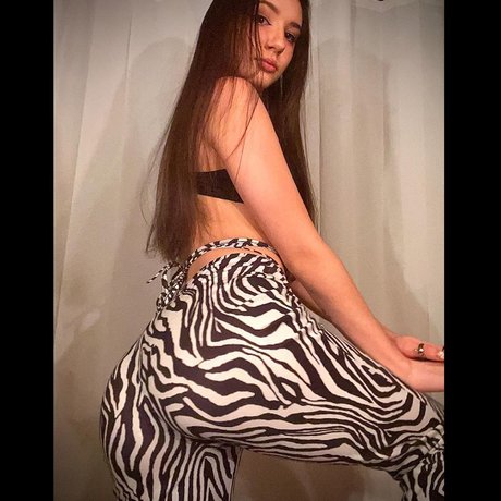 Amira Maroulis onlyfans