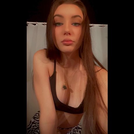 Amira Maroulis onlyfans sextape leak